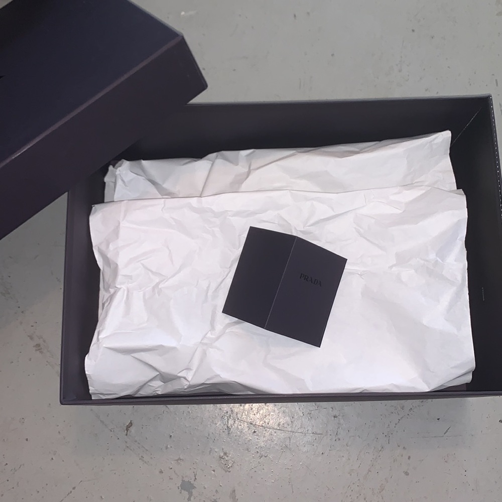 Prada box - Picture 2 of 5